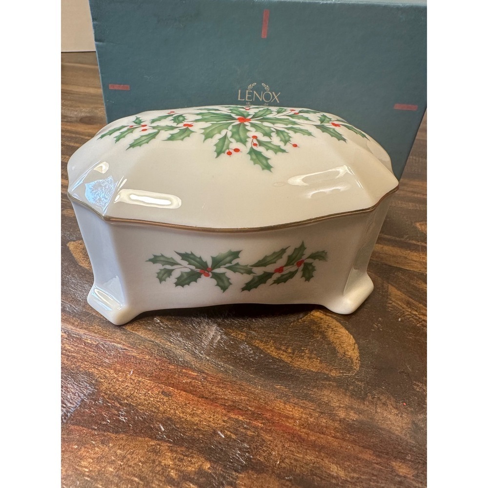 Lenox Holly Music Box Porcelain Keepsake Christmas Solid Piece Vintage - Picture 4 of 7